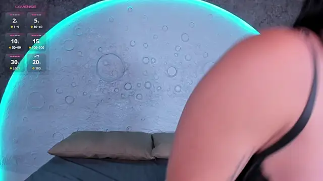 Snapshot of ReinaChloe chatting on October 16, 4:37 pm ReinaChloe online show from October 16, 4:37 pm