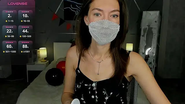 Snapshot of take_me_to_moon chatting on October 29, 1:37 am take me to moon online show from October 29, 1:37 am