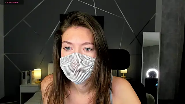 Snapshot of take_me_to_moon chatting on November 10, 1:32 am take me to moon online show from November 10, 1:32 am