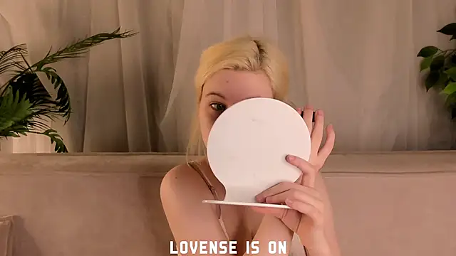 ElizSpieth online show from November 8, 1:09 am