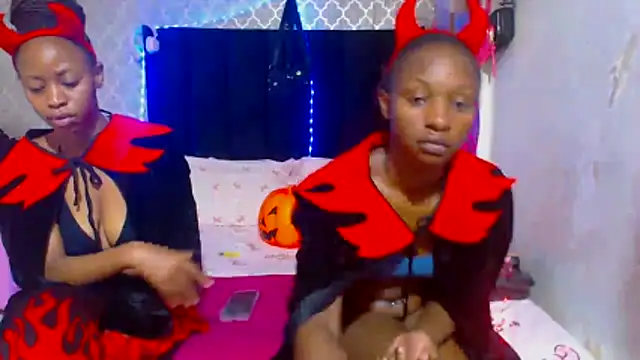 LonelyQueenxx25 online show from October 31, 7:32 pm