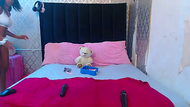 Snapshot of LonelyQueenxx25 chatting on October 3, 6:31 pm LonelyQueenxx25 online show from October 3, 6:31 pm