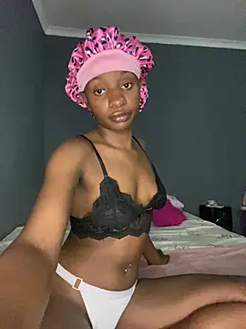 Snapshot of LonelyQueenxx25 chatting on February 1, 6:17 pm LonelyQueenxx25 online show from February 1, 6:17 pm