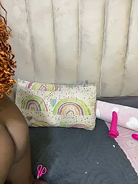 Snapshot of LonelyQueenxx25 chatting on June 3, 8:35 pm LonelyQueenxx25 online show from June 3, 8:35 pm