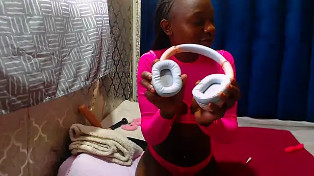 LonelyQueenxx25 online show from October 26, 9:20 am