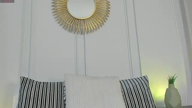 CharlotteBrownn  online show from April 18, 12:35 am