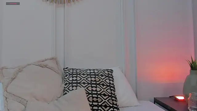 Snapshot of CharlotteBrownn_ chatting on June 24, 1:15 am CharlotteBrownn online show from June 24, 1:15 am