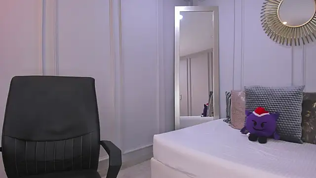 CharlotteBrownn  online show from December 23, 4:34 am