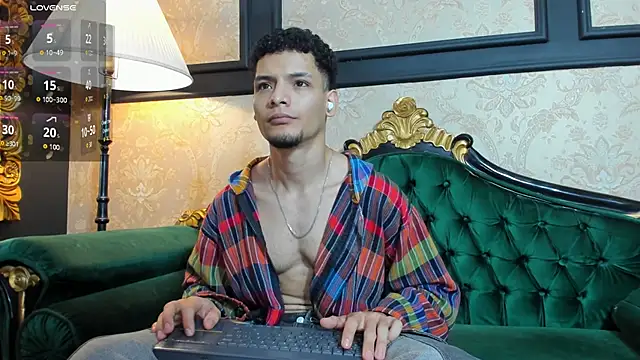 AlessandroKiing online show from April 8, 8:32 pm