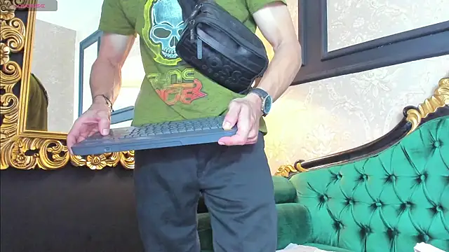 AlessandroKiing online show from July 3, 10:16 pm