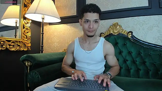 AlessandroKiing online show from May 5, 8:45 pm