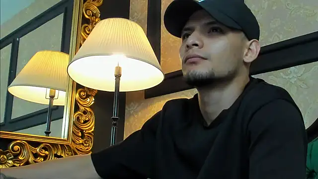 AlessandroKiing online show from July 29, 11:04 pm