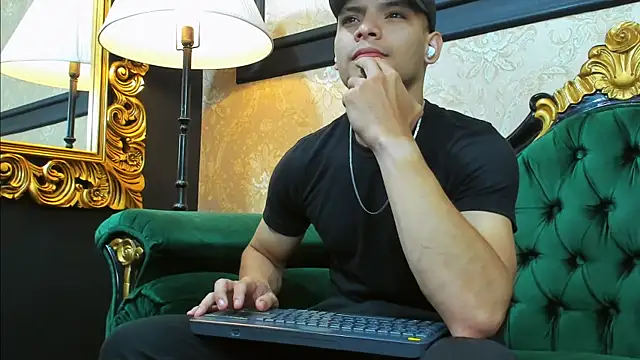 AlessandroKiing online show from July 16, 10:07 pm