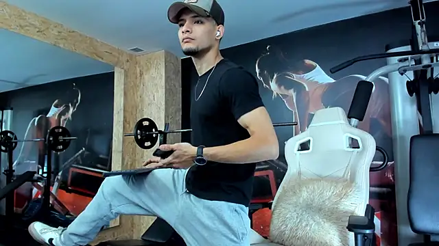 AlessandroKiing online show from April 5, 8:04 pm