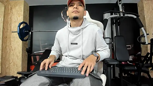 AlessandroKiing online show from June 15, 10:31 pm