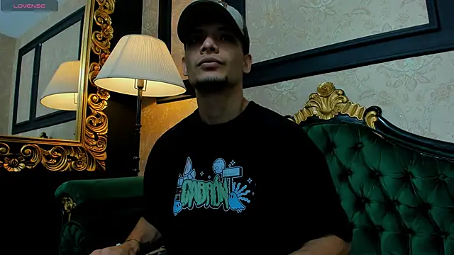 AlessandroKiing online show from April 22, 7:42 pm