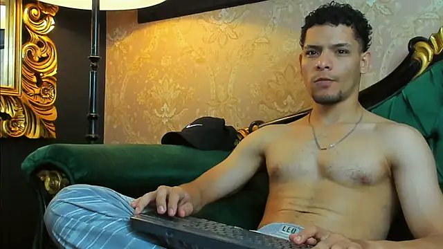 AlessandroKiing online show from July 18, 2:20 am