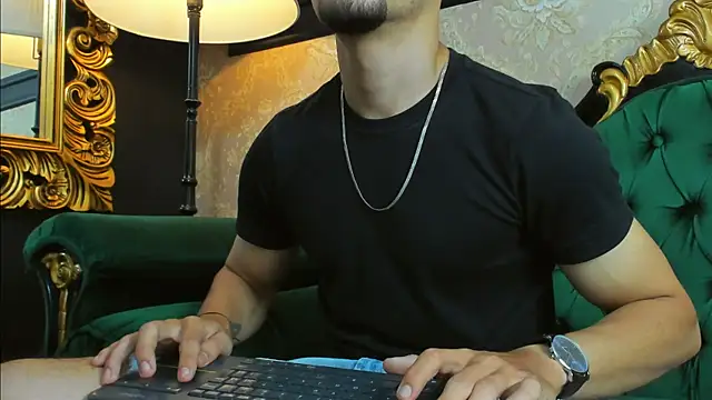 AlessandroKiing online show from August 1, 10:08 pm