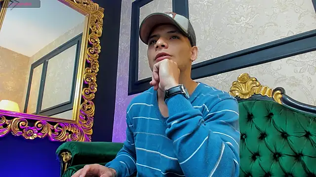 AlessandroKiing online show from September 9, 1:53 pm