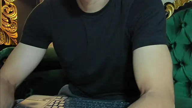 AlessandroKiing online show from July 9, 10:31 pm