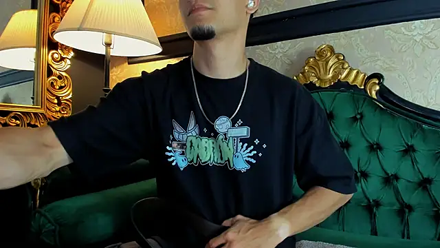 AlessandroKiing online show from May 13, 8:05 pm