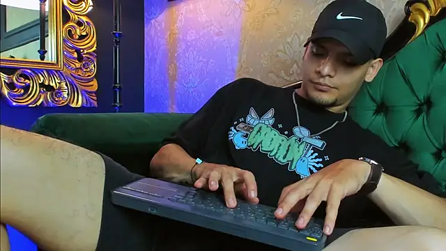 AlessandroKiing online show from July 18, 11:13 pm