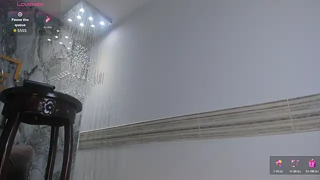 Snapshot of Sophi_Johnson chatting on June 25, 5:05 am Sophi Johnson online show from June 25, 5:05 am