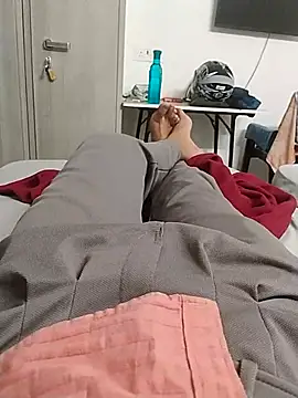 themasklover online show from April 22, 6:04 pm