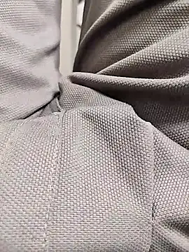 themasklover online show from April 26, 9:06 am