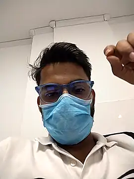 themasklover online show from May 5, 10:29 am