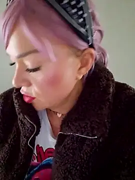 Sugarloveless online show from March 13, 9:31 pm