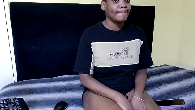 SweetTitties21 online show from December 2, 5:25 pm