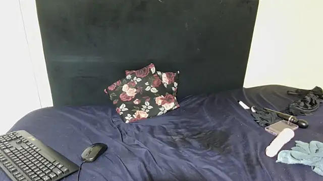 SweetTitties21 online show from April 16, 9:39 pm