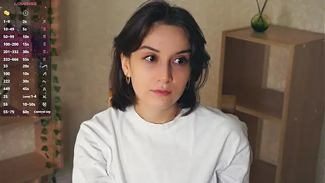 EliseMilby online show from December 19, 7:33 am