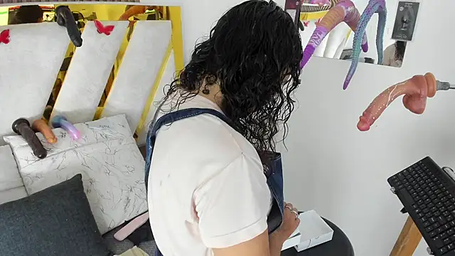 Luna Naughty1 online show from May 18, 5:51 pm