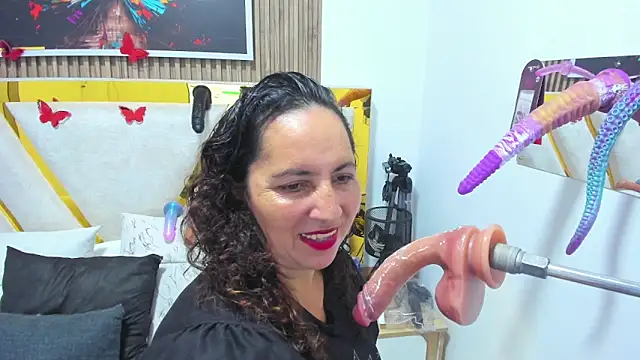 Luna Naughty1 online show from May 21, 7:33 pm