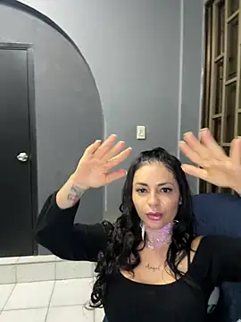 laura luxe online show from May 23, 7:35 pm