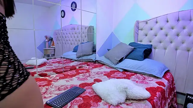 ZaharaSkylar online show from December 18, 11:47 am