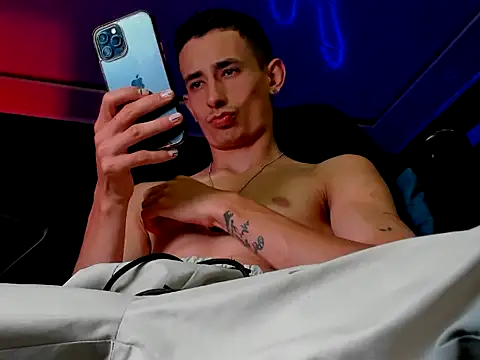 Damartinez27 online show from November 16, 5:45 am