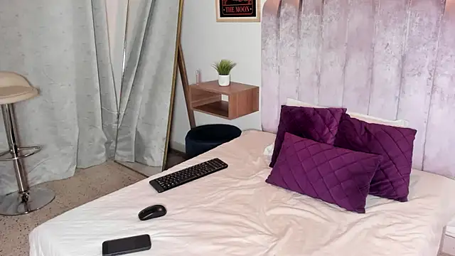 samaantha lux online show from February 17, 10:23 am