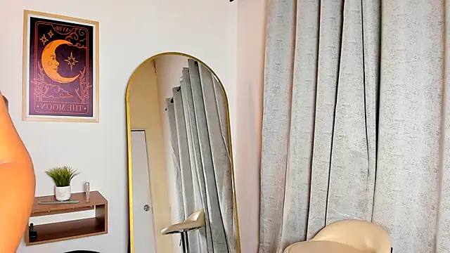 samaantha lux online show from January 9, 10:22 am