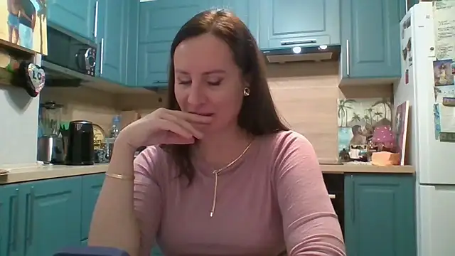 ALICAINWONDERLAND online show from November 29, 3:56 pm