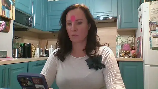 ALICAINWONDERLAND online show from October 28, 5:45 pm