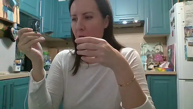 ALICAINWONDERLAND online show from November 14, 3:59 pm