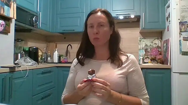 ALICAINWONDERLAND online show from October 31, 2:35 pm