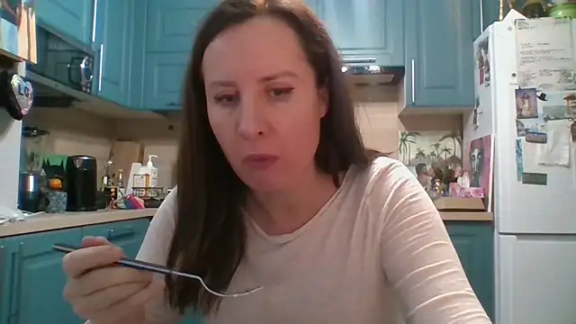 Snapshot of ALICAINWONDERLAND chatting on December 20, 6:55 pm ALICAINWONDERLAND online show from December 20, 6:55 pm