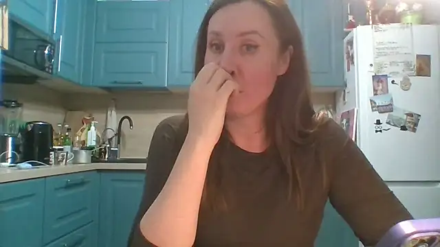 ALICAINWONDERLAND online show from April 8, 8:32 pm