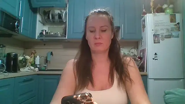 ALICAINWONDERLAND online show from April 13, 8:02 pm