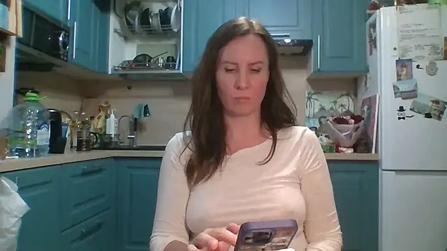 ALICAINWONDERLAND online show from April 11, 6:11 pm