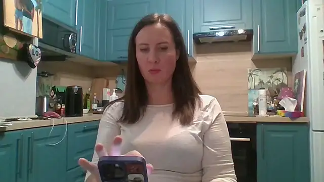 ALICAINWONDERLAND online show from November 21, 4:50 pm